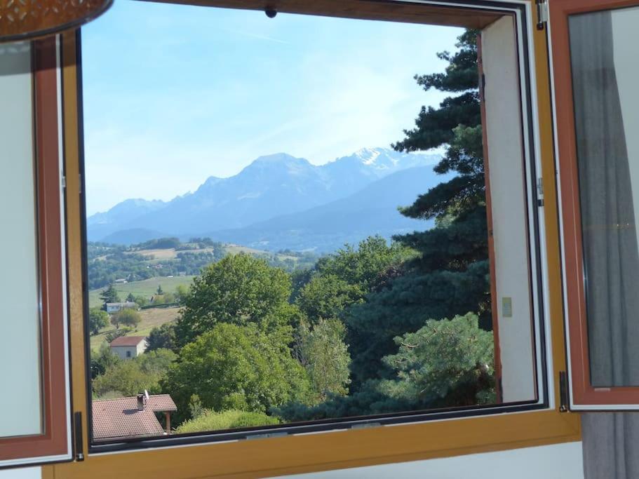 Appartement Dans Maison Brie-et-Angonnes Exterior foto