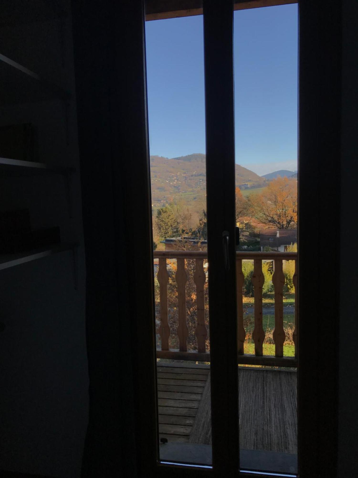 Appartement Dans Maison Brie-et-Angonnes Exterior foto