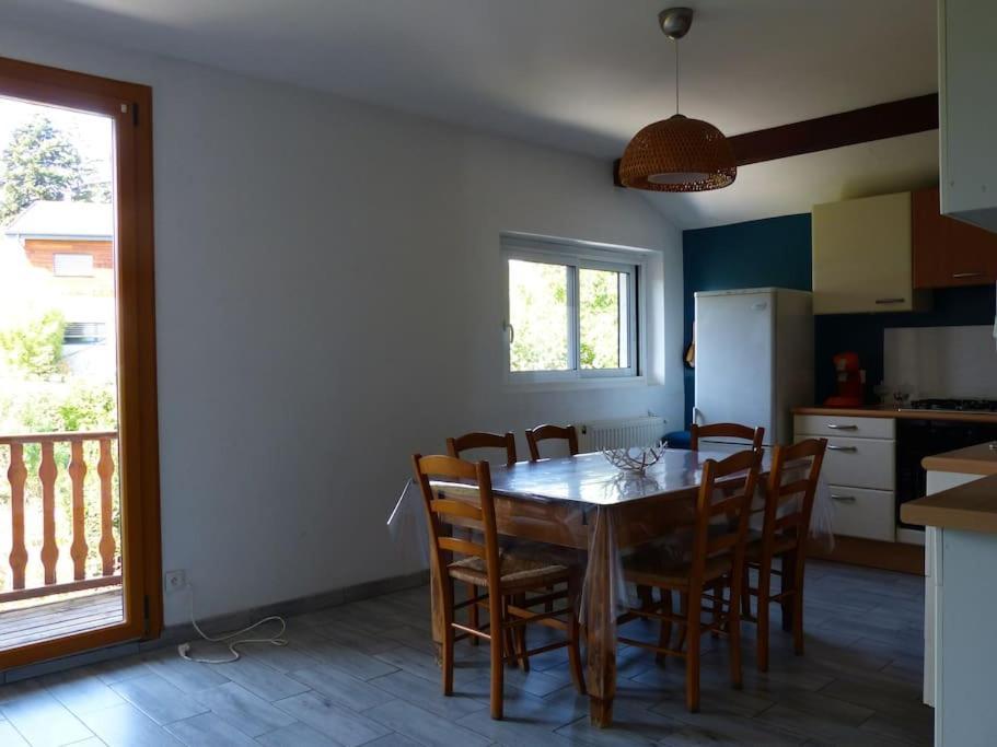 Appartement Dans Maison Brie-et-Angonnes Exterior foto